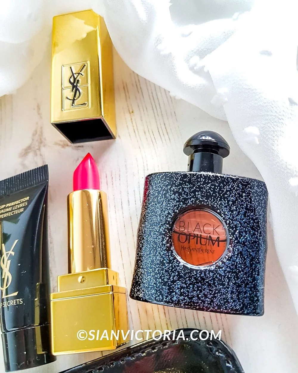 YSL Beauty Yves Saint Laurent Black Opium Blur Primer Lips